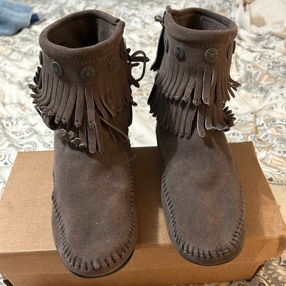 Minnetonka Side Zip Double Zip bootie GREY - Picture 2 of 5